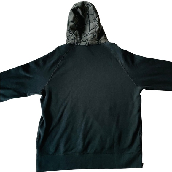 NWOT LeBron James Black Hoodie XL / VIRESCIT VULNERE VIRTUS - Picture 2 of 8